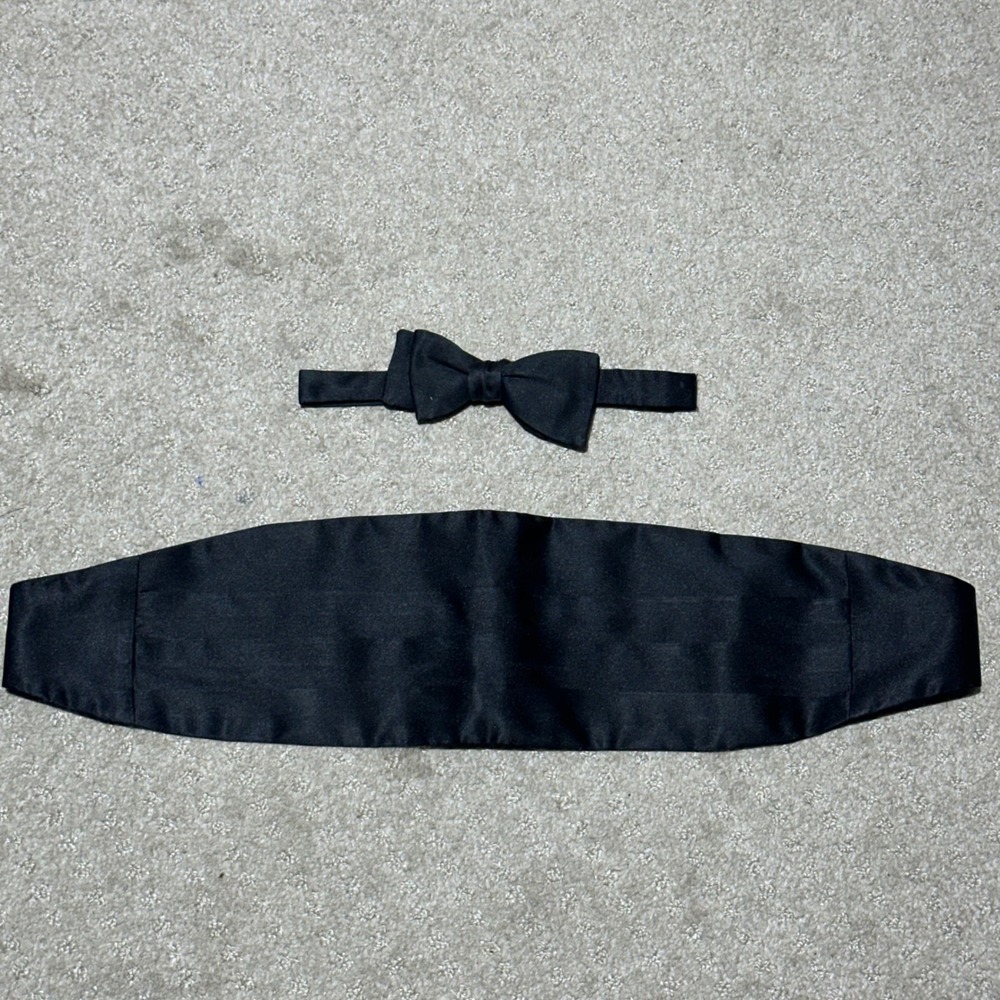 Giorgio Armani Le Collezioni Mens Black Silk Bow Tie and Cummerbund Set Formal